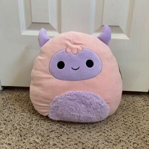 Ronalda the Yeti 11” Squishmallow